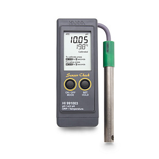 Přenosný přístroj na měření pH/°C
